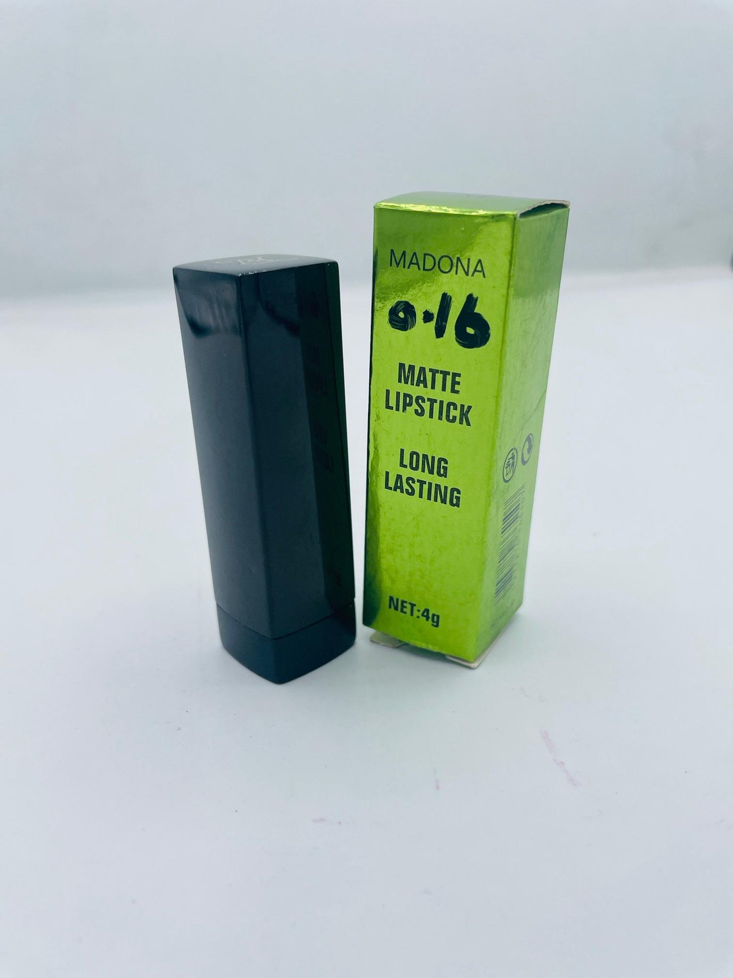 MADONA MATTE LIPSTICK ( LONG LASTING )